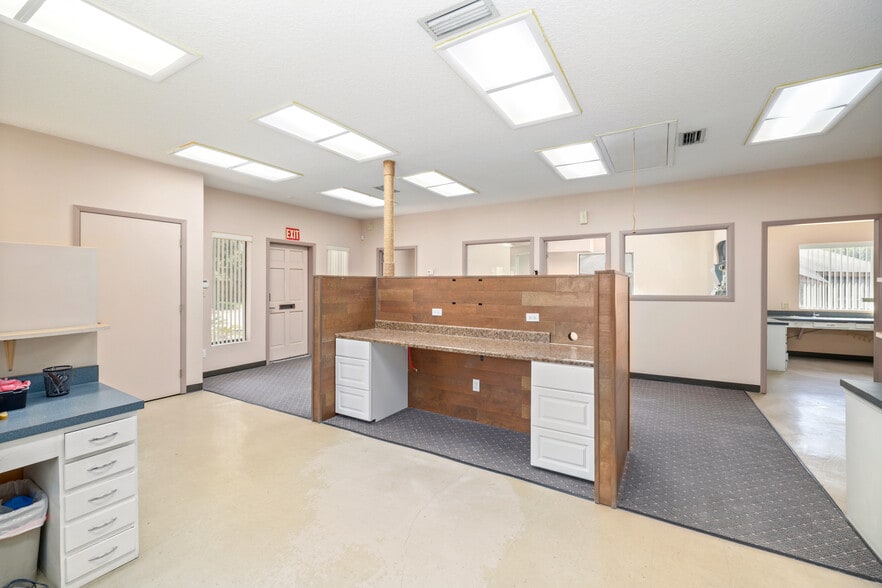 More Photos Of 943 Cesery Blvd, Jacksonville Medical For Sale