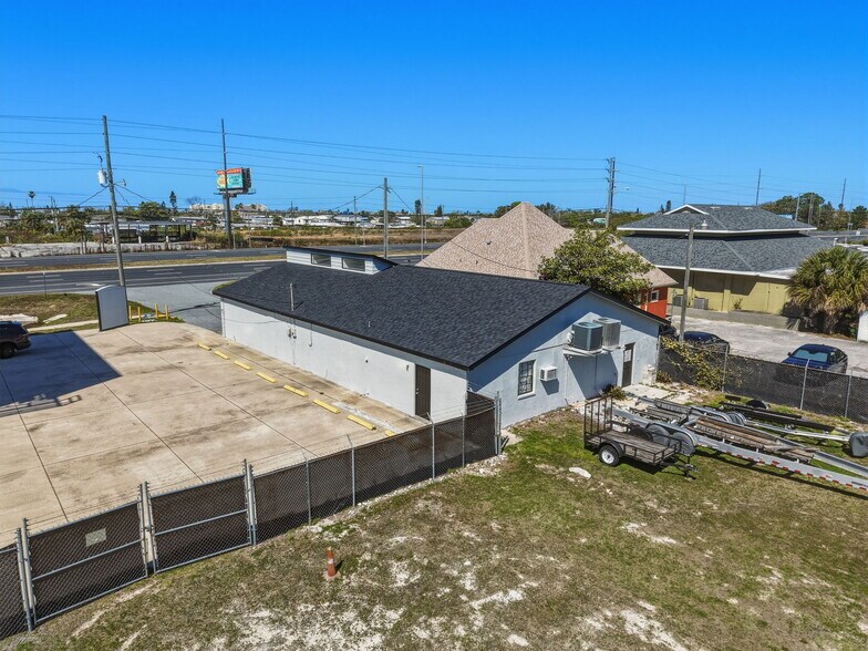 More Photos Of 13414 US Highway 19, Hudson Showroom For Lease