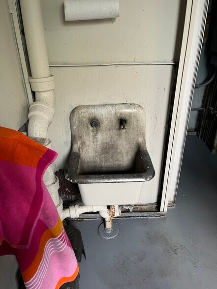 More Photos Of 207 N Temple Ave, Starke Auto Repair For Sale
