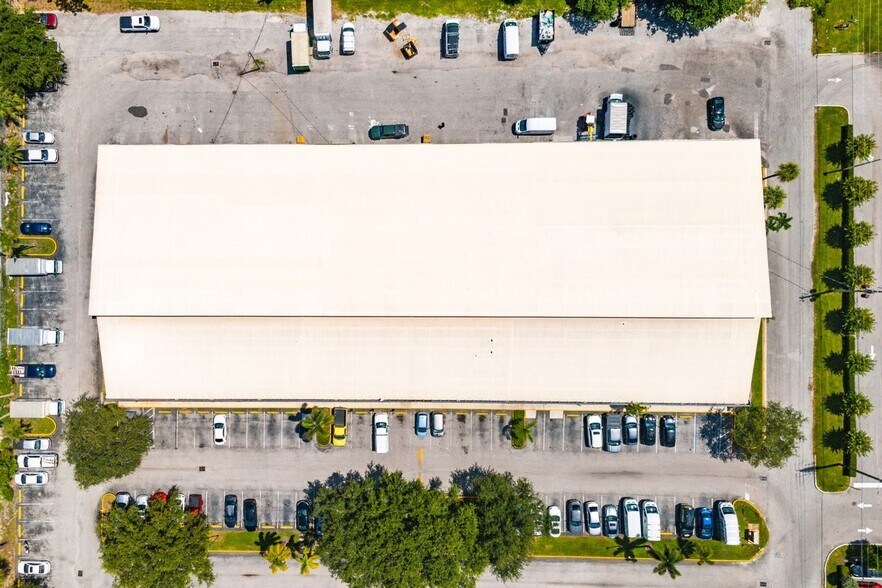 More Photos Of 1973-1981 10th Ave N, Lake Worth Beach, Lake Worth Beach Distribution For Lease