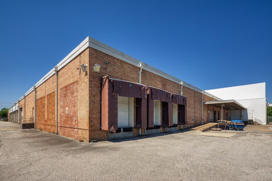 More Photos Of 5400-5404 Virginia Beach Blvd, Virginia Beach Warehouse For Lease