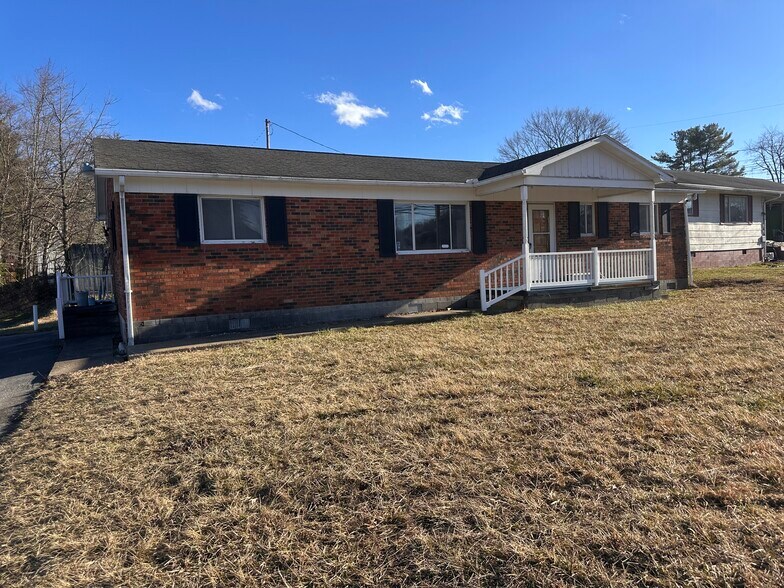 More Photos Of 346 Rural Acres Dr, Beckley Showroom For Sale