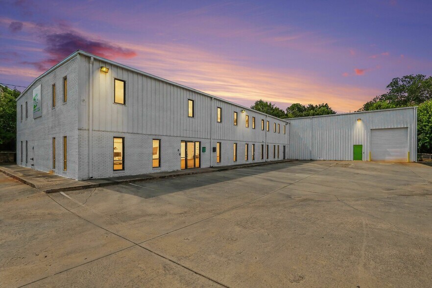More Photos Of 1445 Cleveland Ave, East Point Showroom For Sale
