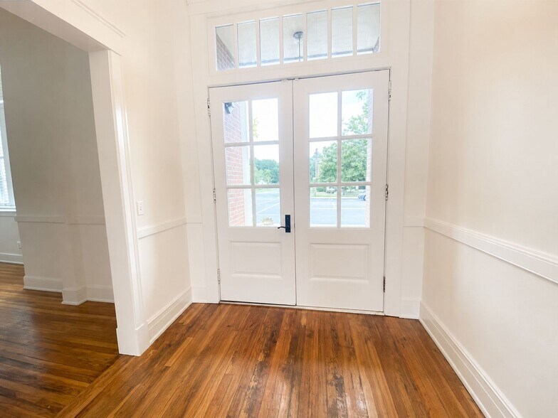 More Photos Of 1802 Drayton Rd, Spartanburg Storefront Retail Office For Lease