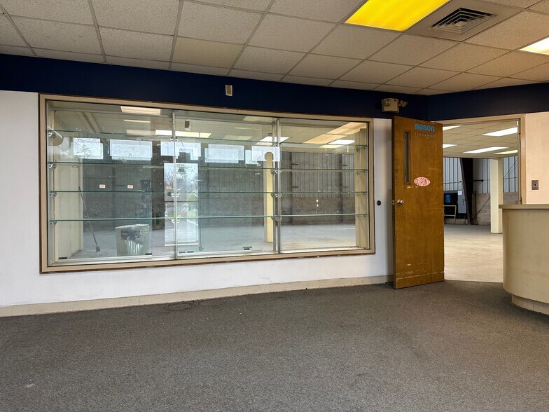 More Photos Of 17 Broad St, Norwalk Warehouse For Lease