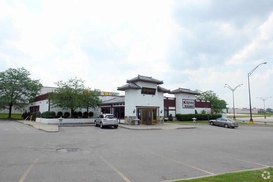 More Photos Of 654 Millcreek Mall, Erie Unknown For Lease