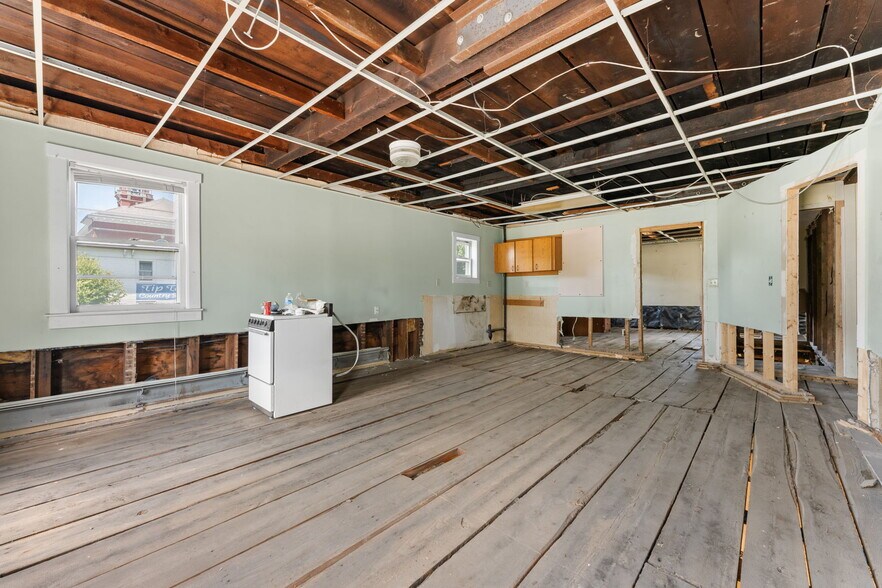 More Photos Of 18 Central St, Brookfield Office Residential For Sale