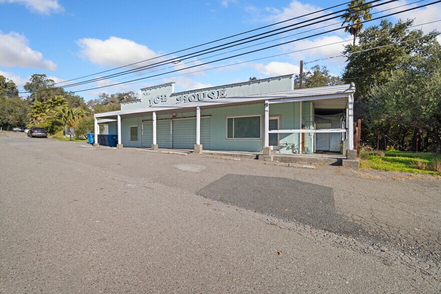 More Photos Of 840 N Cloverdale Blvd, Cloverdale Convenience Store For Sale
