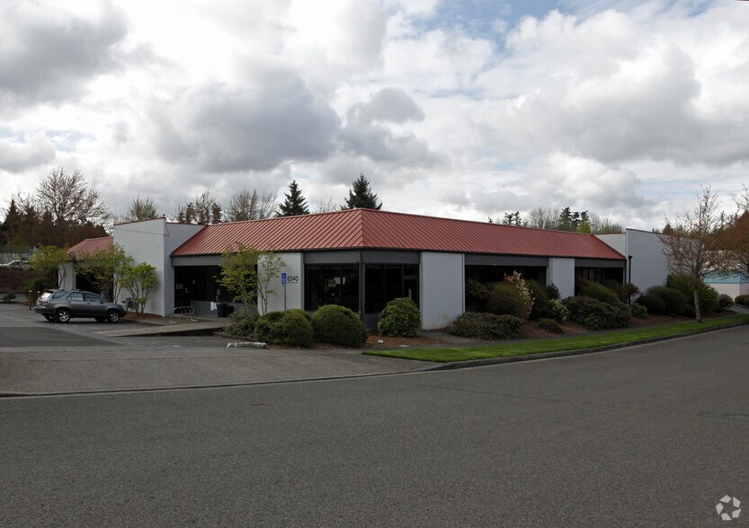 More Photos Of 6540 SW Fallbrook Pl, Beaverton Showroom For Lease