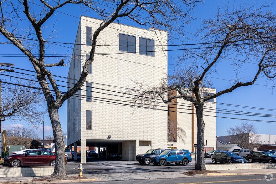 More Photos Of 140 Sherman St, Fairfield Medical For Lease