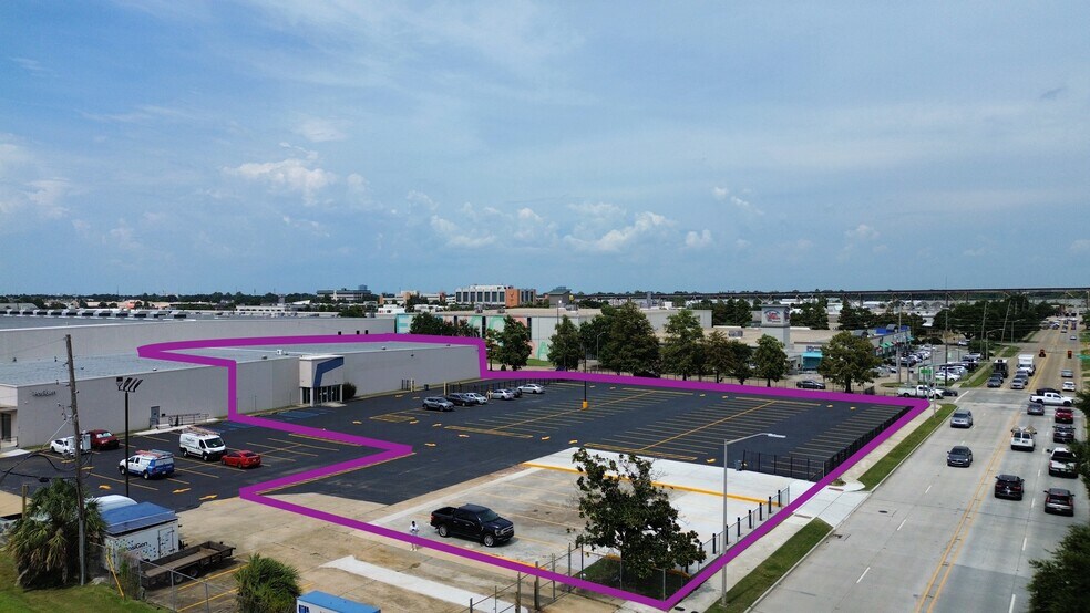 More Photos Of 1000 Elmwood Park Blvd, Elmwood Distribution For Lease