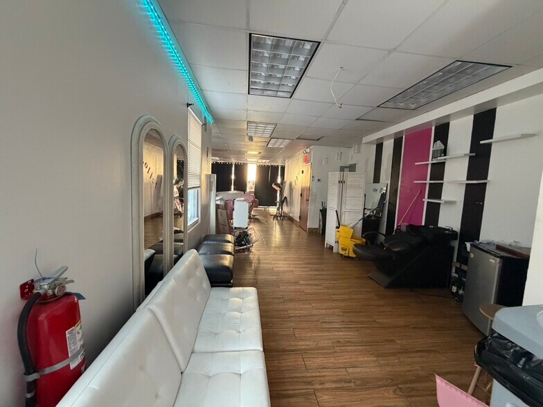 More Photos Of 7-7 1/2 S 5th Ave, Mount Vernon Office For Lease