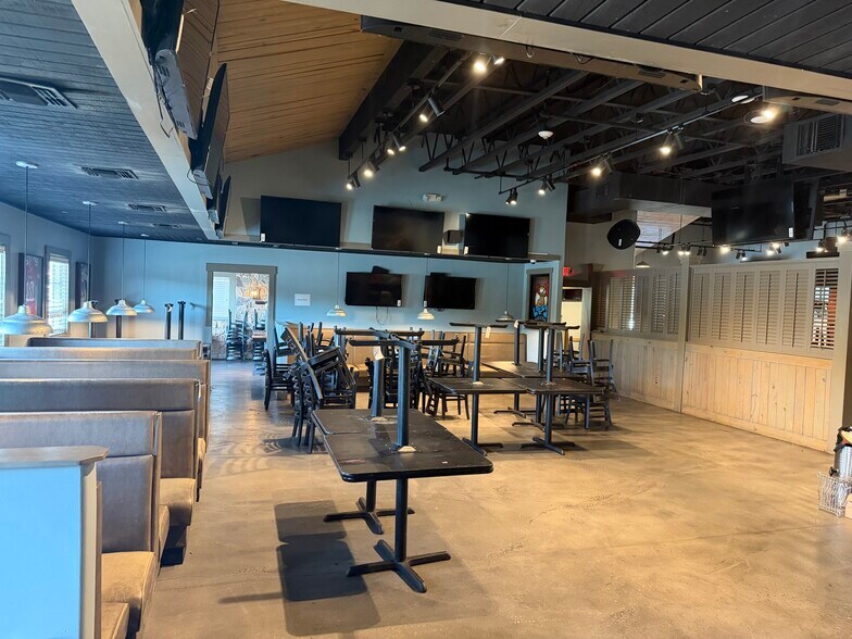 More Photos Of 256 Liberty St, Thomasville Restaurant For Lease