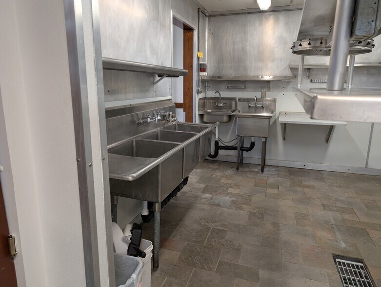 More Photos Of 306 Nordic dr, Petersburg Freestanding For Sale