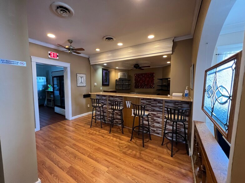 More Photos Of 4905 W Tuscarawas St, Canton Restaurant For Lease