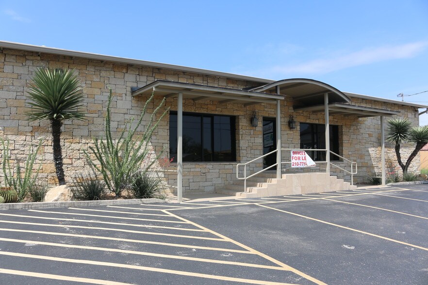 More Photos Of 2107 N Saint Marys St, San Antonio Loft Creative Space For Lease