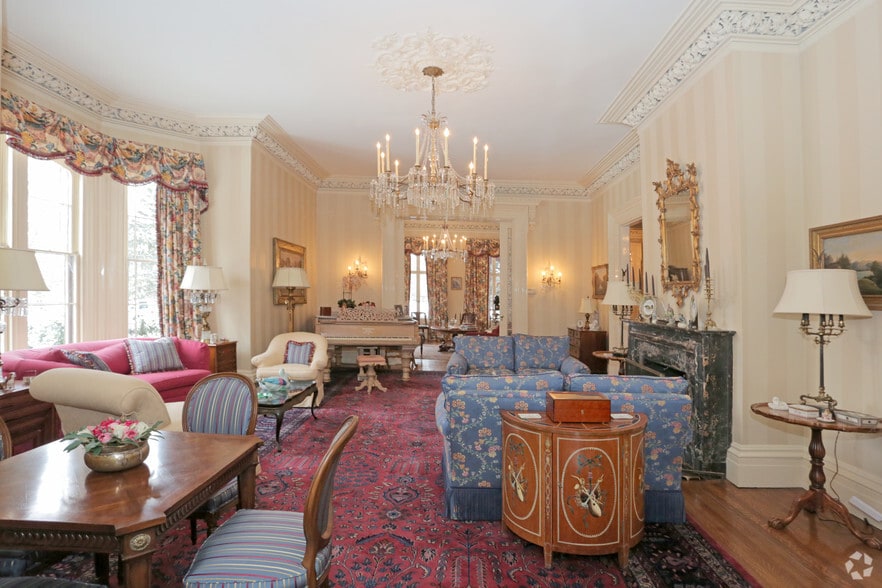 More Photos Of 12 Glenwood Rd, Roslyn Specialty For Sale