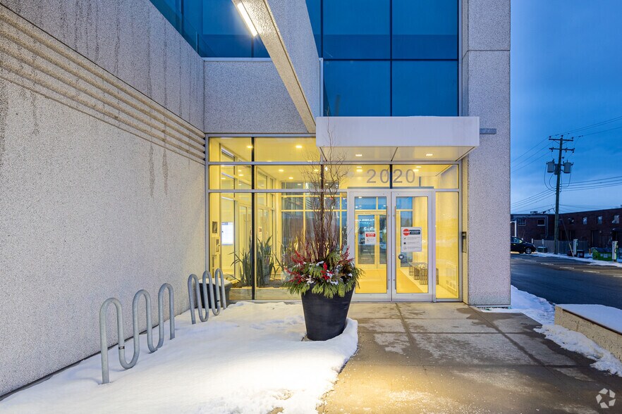 More Photos Of 2020 Rte Transcanadienne, Pointe-claire Office For Lease