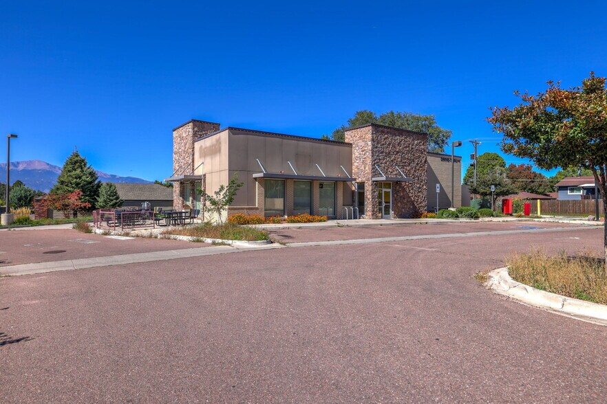 More Photos Of 3220 Austin Bluffs Pky, Colorado Springs Freestanding For Lease