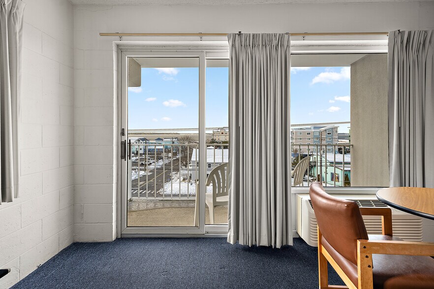 More Photos Of 7500 Coastal Hwy, Ocean City Hotel For Sale