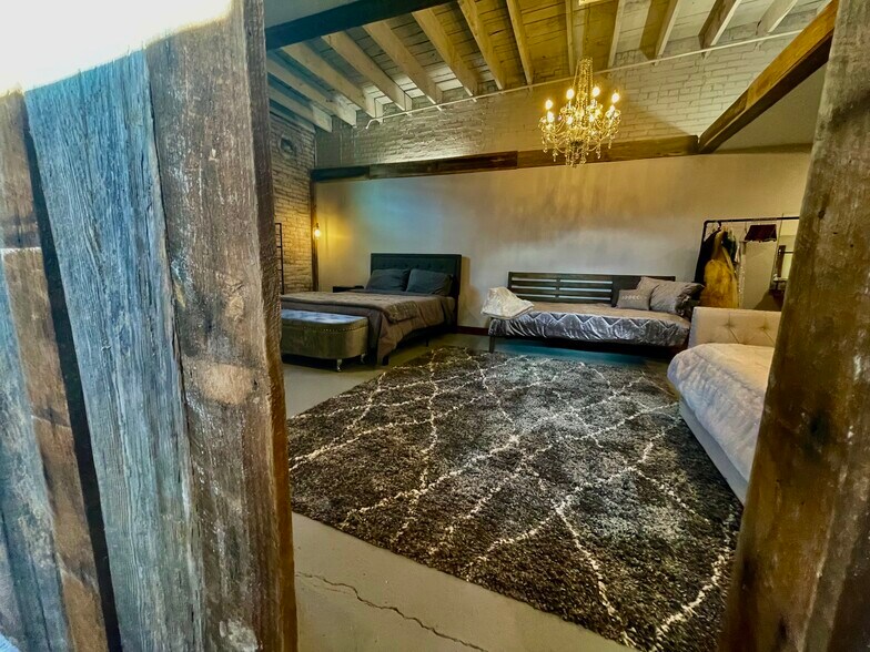 More Photos Of 211 Main St, Irvine Storefront For Sale