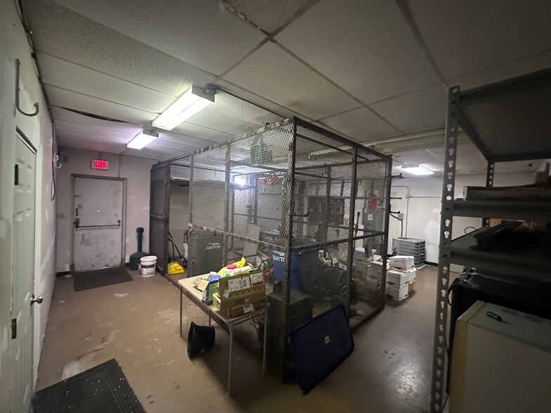 More Photos Of 2315 Stanley Ave, Dayton Light Distribution For Sale