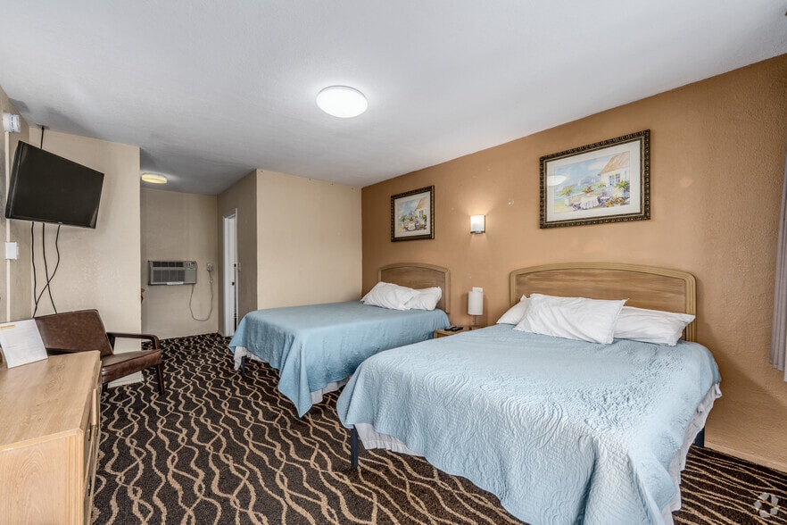 More Photos Of 640 S Ridgewood Ave, Daytona Beach Hotel For Sale