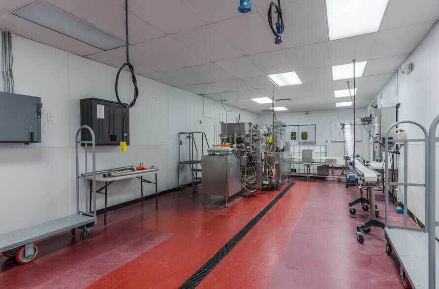 More Photos Of 573 S Arthur Ave, Louisville Warehouse For Lease