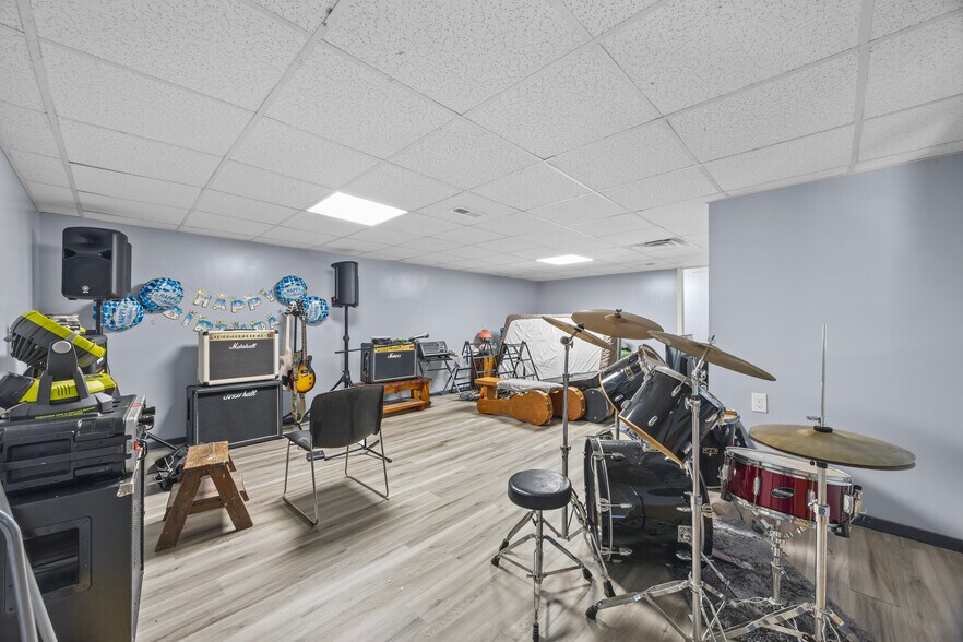 More Photos Of 1120 Dawson St, Wilmington Flex For Sale