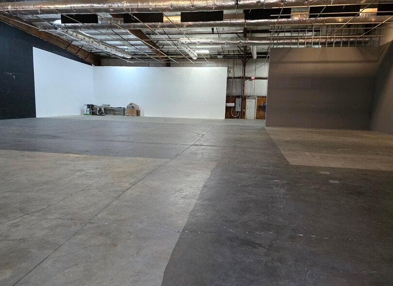 More Photos Of 913 Cobb Pky N, Marietta Warehouse For Lease