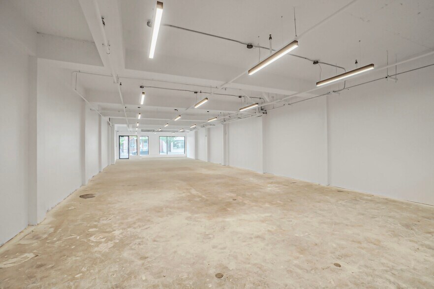 More Photos Of 7472-7480 Rue Saint-Hubert, Montréal Storefront Retail Office For Sale