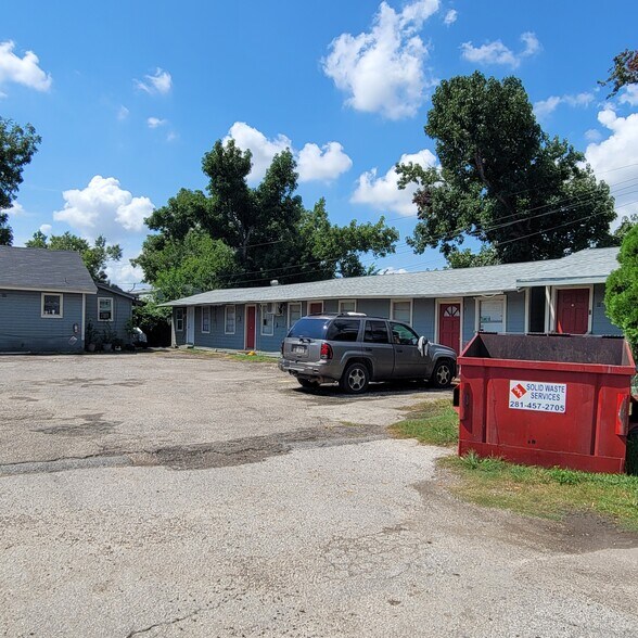 More Photos Of 13928 Bandera St, Houston Apartments For Sale