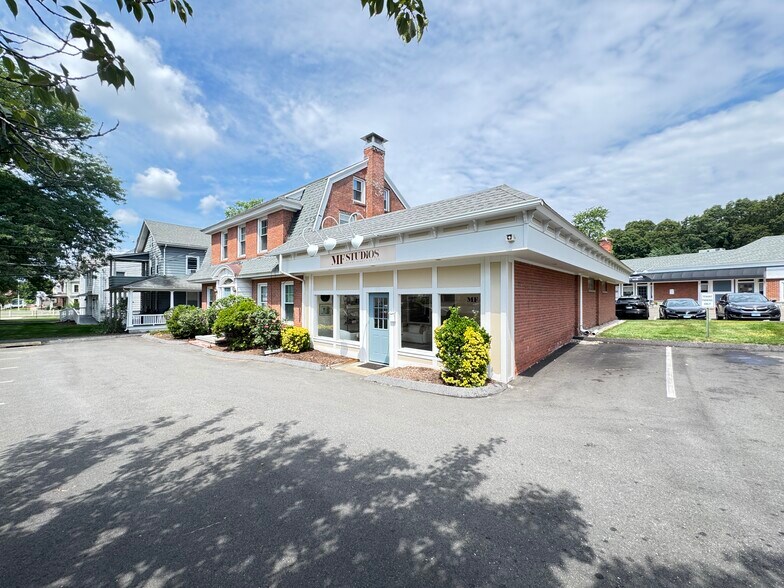 More Photos Of 10 Broadway, North Haven Storefront Retail Office For Lease
