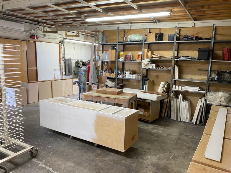 Primary Photo Of 1112 Chestnut St, Burbank Warehouse For Lease