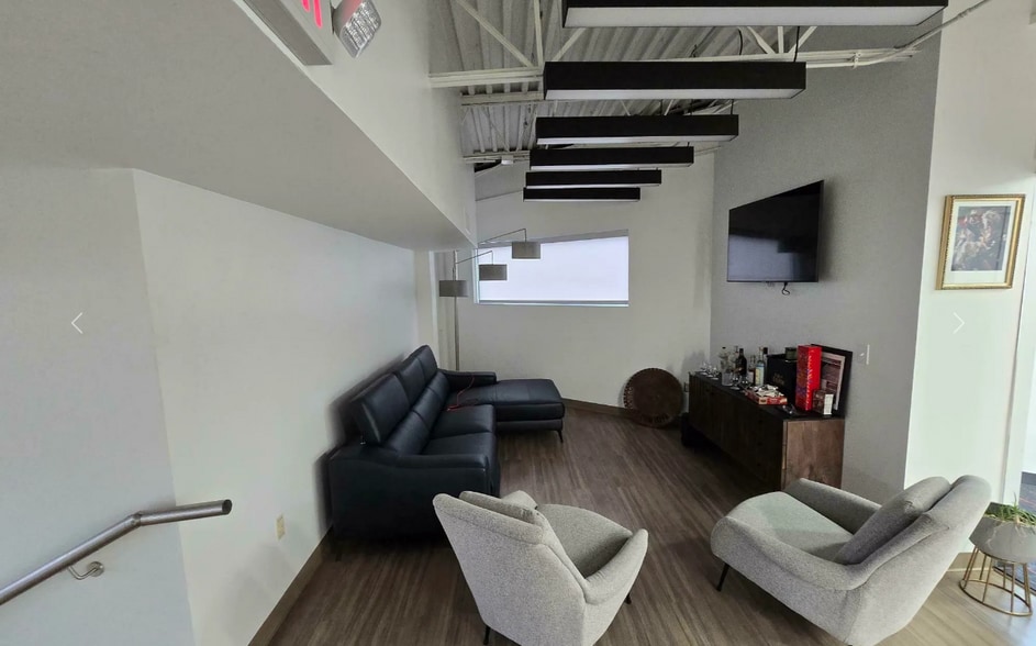 More Photos Of 1919 E Rio Grande Ave, El Paso Office For Sale