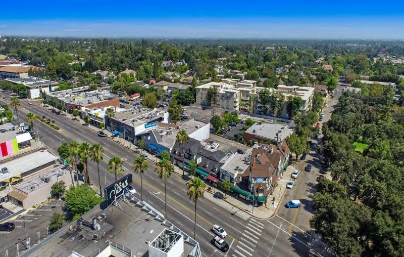 More Photos Of 17007-17015 Ventura Blvd, Encino Office For Sale