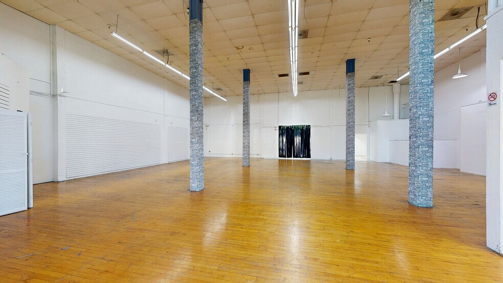 Primary Photo Of 130 W 11th St, Tracy General Retail For Lease