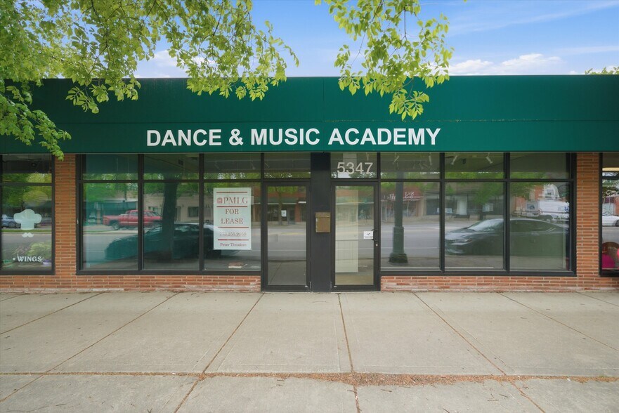 More Photos Of 5337-5353 W Devon Ave, Chicago Storefront Retail Office For Sale