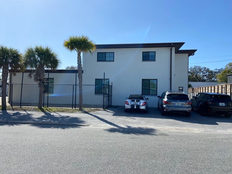 More Photos Of 2501 6th Ave S, Saint Petersburg Flex For Lease