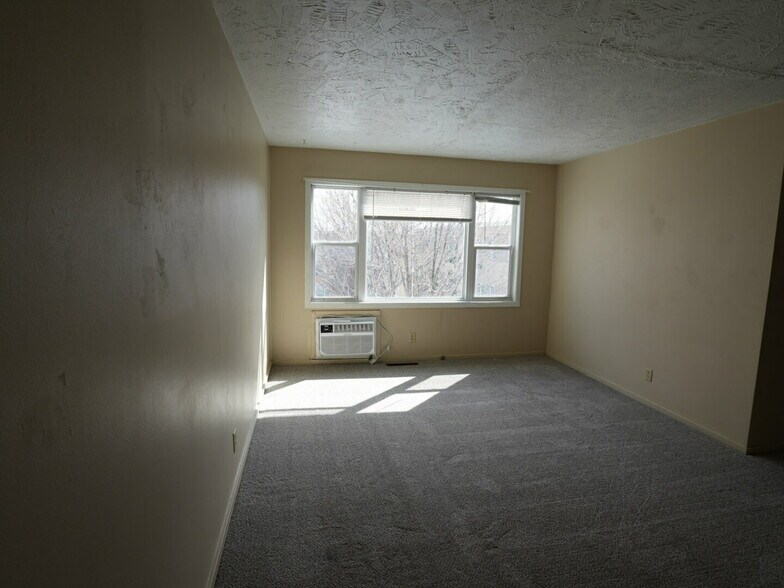 More Photos Of 311 W Highland Dr, Williston Apartments For Sale