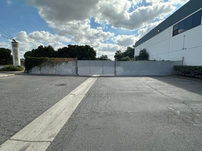 More Photos Of 6323-6421 E Alondra Blvd, Paramount Warehouse For Lease