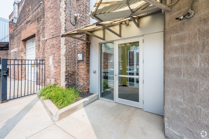 More Photos Of 2010-2020 Euclid Ave, Cleveland Apartments For Lease