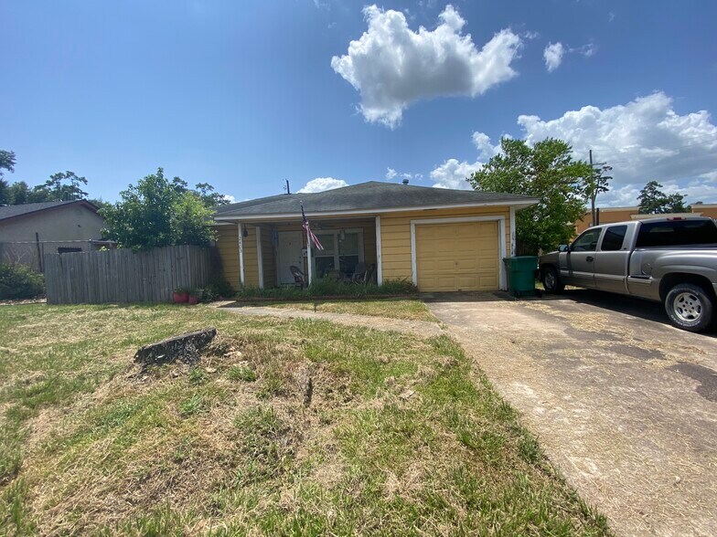 More Photos Of 2401 N 16th St, Orange Land For Sale