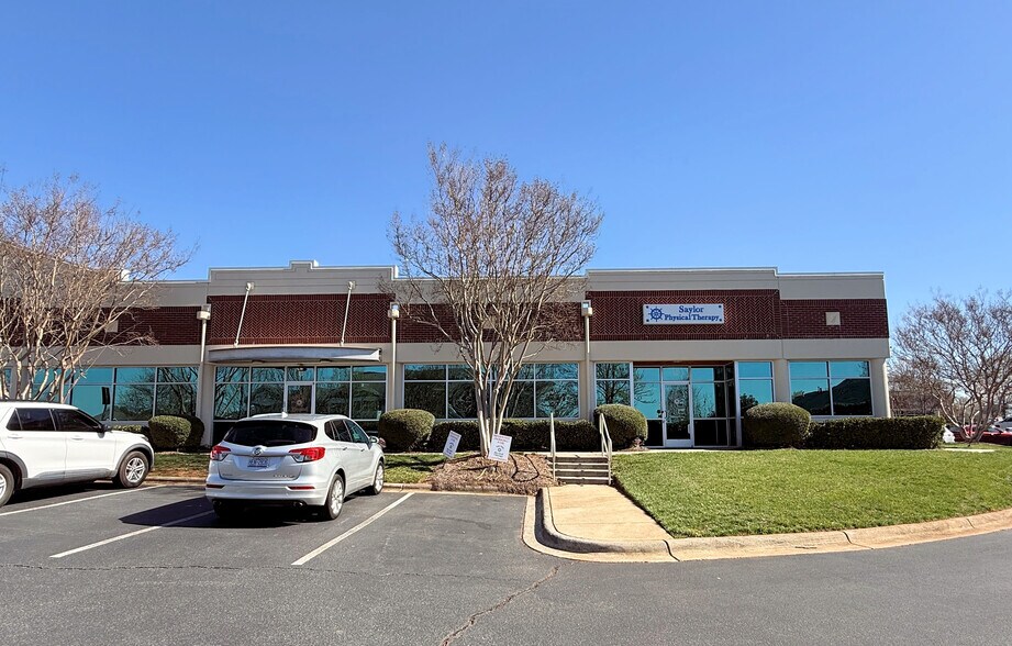 More Photos Of 136 Corporate Park Dr, Mooresville Medical For Lease