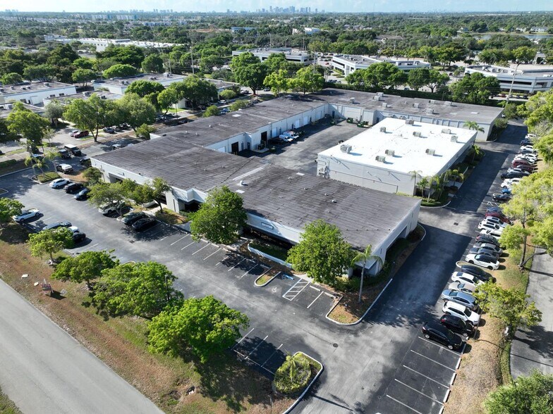 More Photos Of 3320-3350 NW 53rd St, Fort Lauderdale Light Manufacturing For Lease