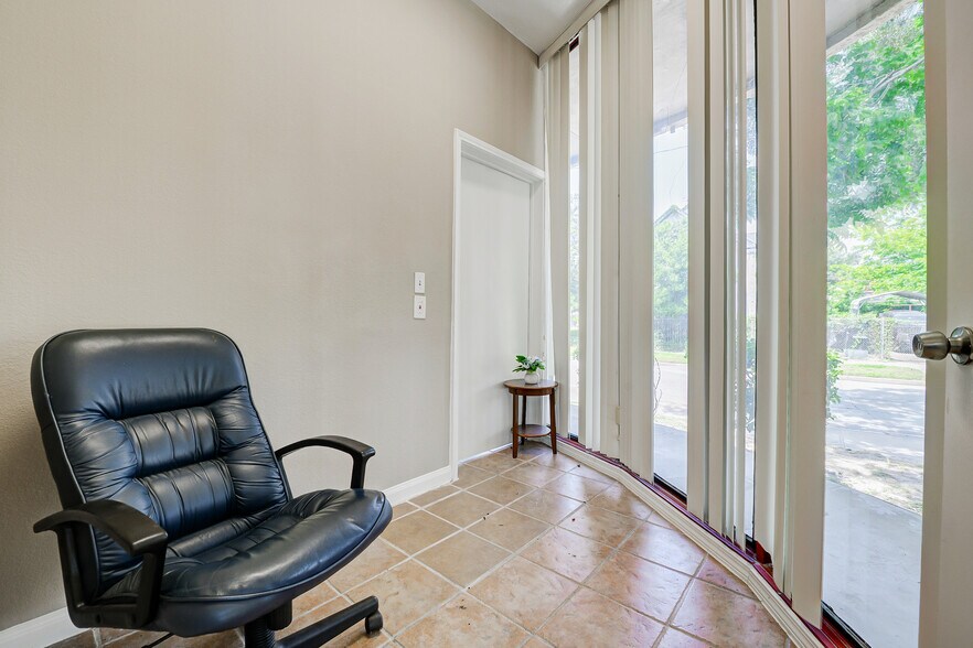 More Photos Of 2601 Prospect St, Houston Medical For Sale