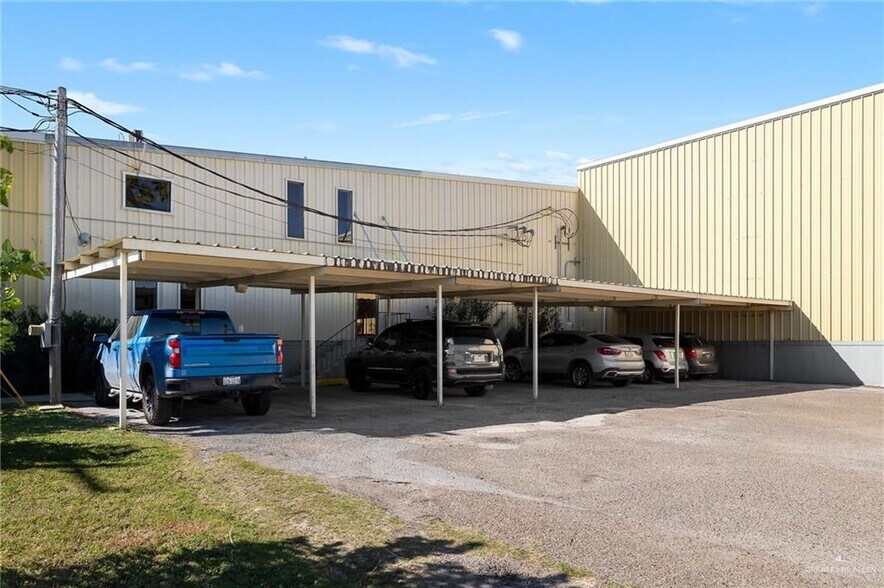 More Photos Of 1300 W US Highway 83, Alamo Warehouse For Lease