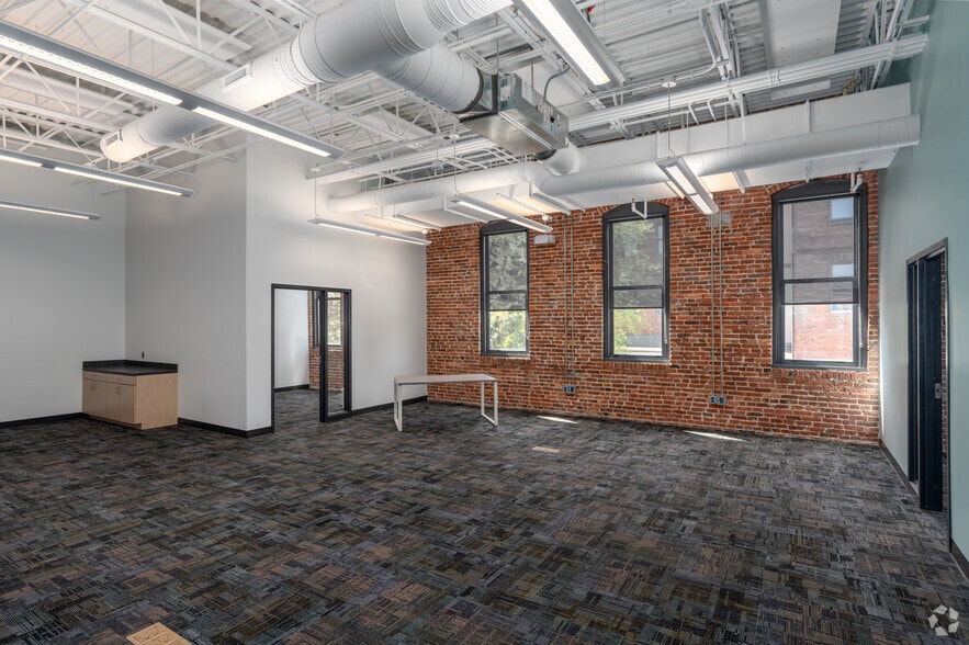 More Photos Of 180 W Ostend St, Baltimore Office For Lease