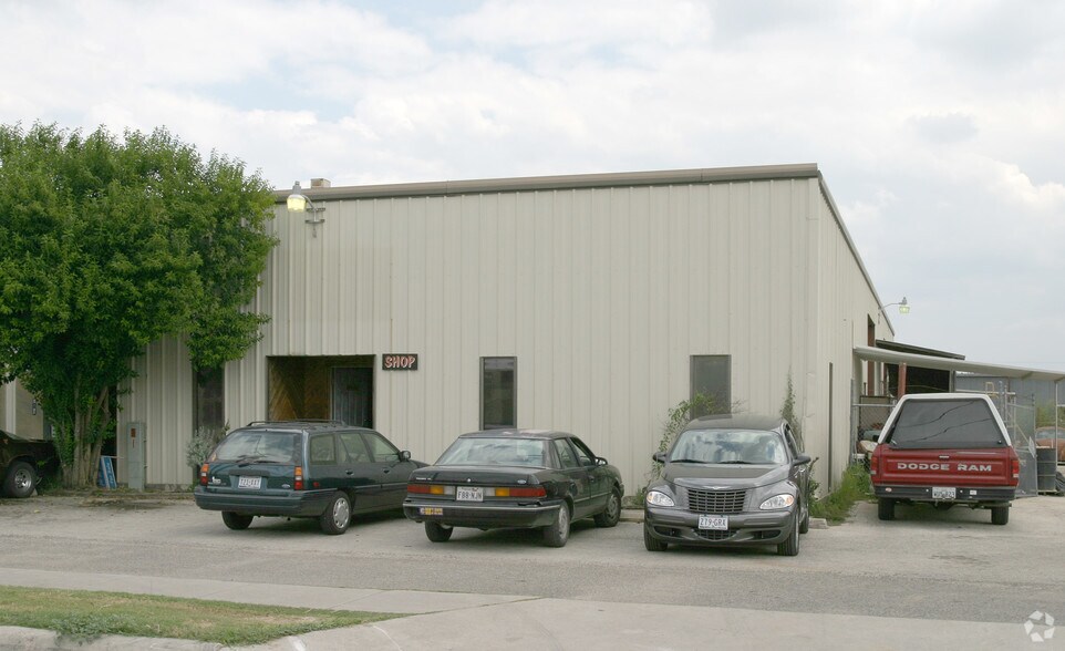 More Photos Of 1050 Grubb St, San Antonio Unknown For Lease