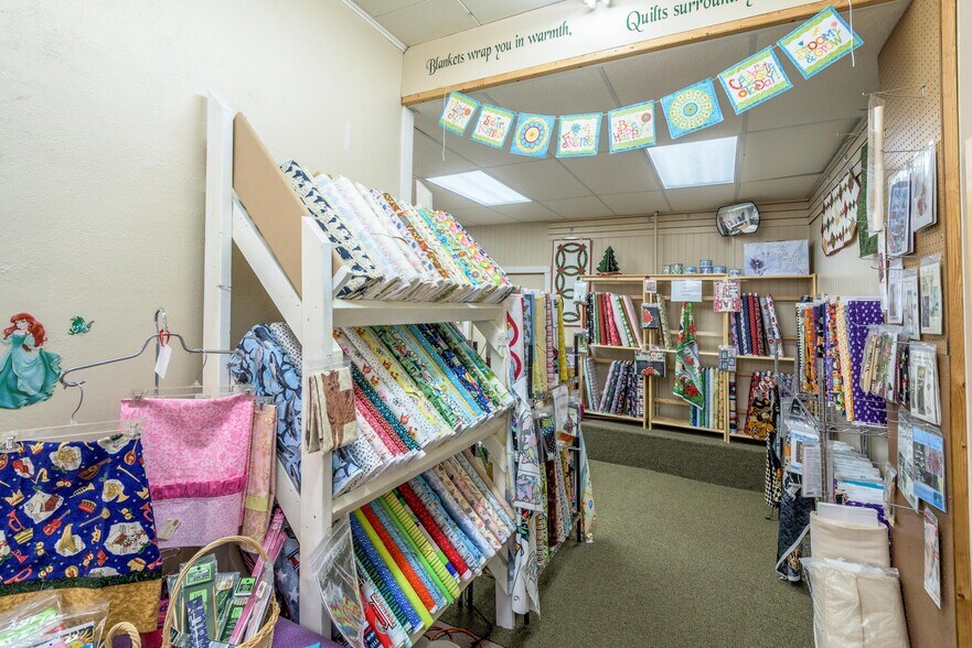 More Photos Of 21 E Pine, Pinedale General Retail For Sale